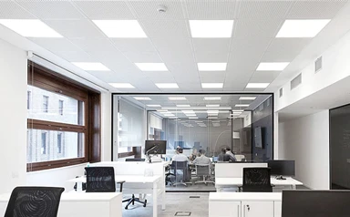 Litra de borda vs . Luzes de painel de LED iluminados por trás: qual é melhor?